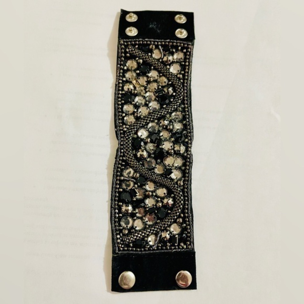 🌟 Glamorous Black Beaded Bracelet 🌟